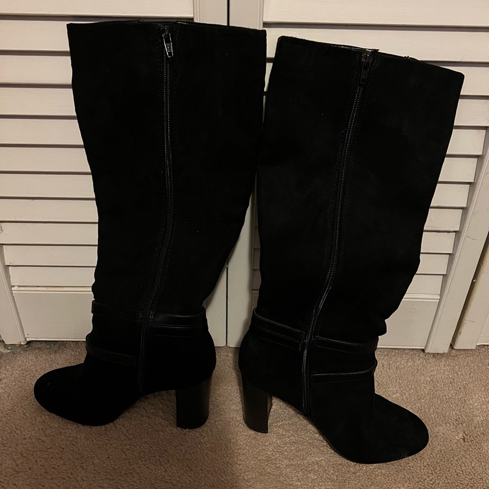 Women’s boots size 6